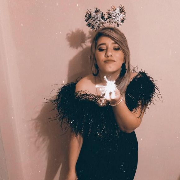 Meet your Posher, Fabiola paola - Picture 1 of 2